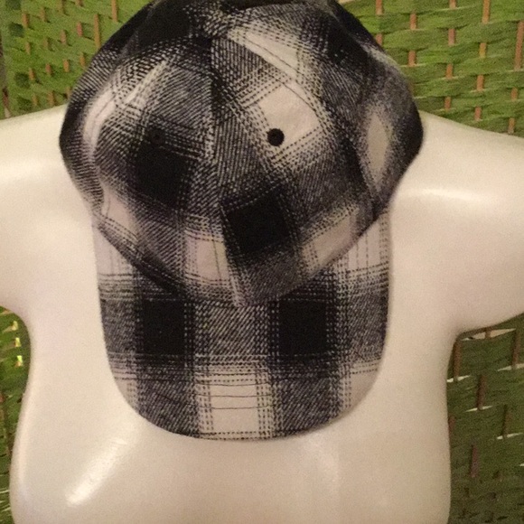 🖤NWT Awesome Flannel Type Baseball Cap Must Have - Picture 3 of 6